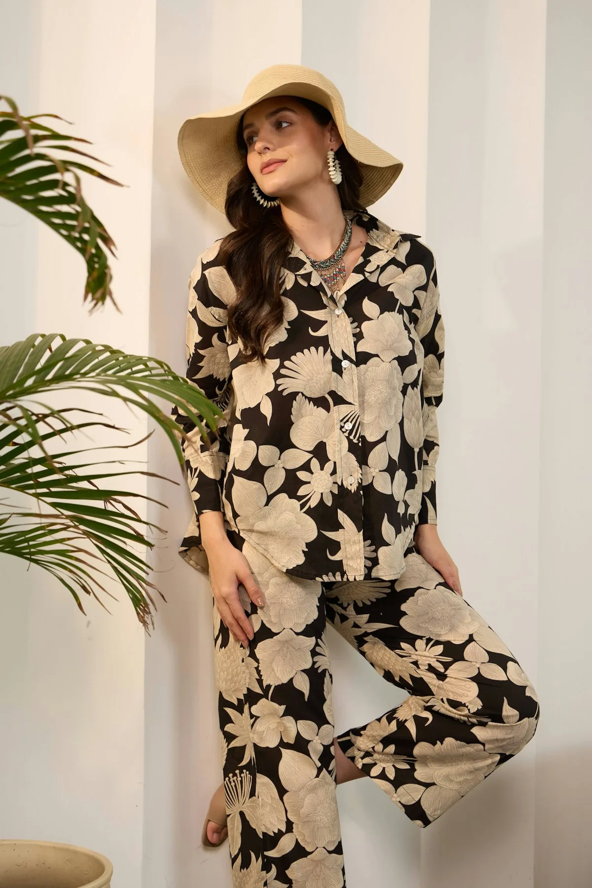 Setelan Kemeja Floral Monokrom
