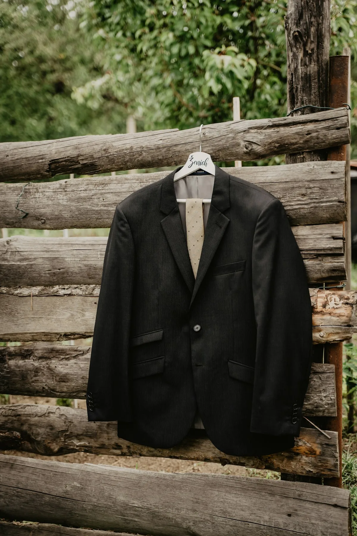 Blazer Slim Hitam